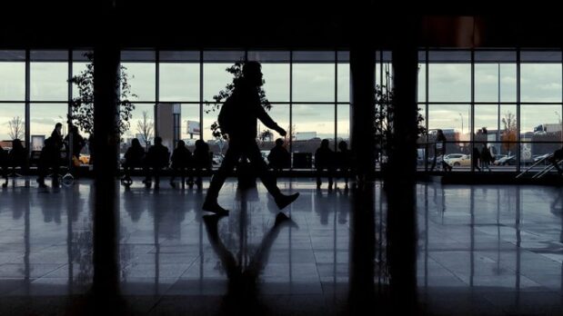 The Blind Spot discusses the eerie disappearance of the pandemic from the public eye, as its cascading consequences continue to rain on the parade of normalcy https://t.co/OGWNSyLDj4