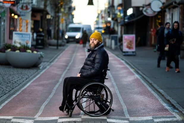 This is the twitter employee Elon Musk is trying to publicly shame today, Iceland’s person of the year who was born with muscular dystrophy into a working class home and built a tech company, sold it to twitter and then paid the full tax rate:￼